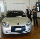 Alberto Tognazzi con la sua auto elettrica