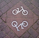 Vince la bici. La moto costa troppo