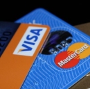 Carte di credito o contante? Il Governo potrebbe abbassare limite mille euro.