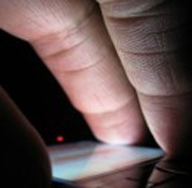 Arriva Yotaphone, lo smartphone bifronte