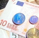 Meno finanziamenti e anche più cari
