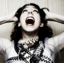 Usare lo smartphone: rimedio femminile anti-stress