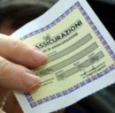 Assicurazioni auto salgono, rimborsi scendono