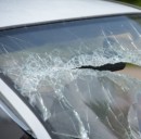 Parabrezza auto rotto: a chi rivolgersi?